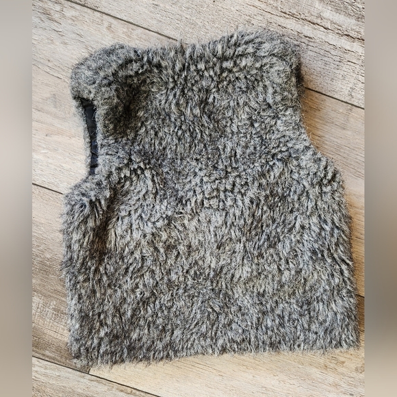 OshKosh Genuine Kids Faux Fur Vest - Picture 5 of 5